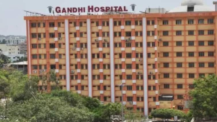 a patients attender attack on junior doctor in gandhi hospital Gandhi Hospital: గాంధీ ఆస్పత్రిలో దారుణం, మహిళా డాక్టర్‌పై దాడి!