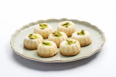 क्या वाकई हेल्थ फ्रेंडली है बंगाल की मशहूर मिठाई 'संदेश'? यहां जानिए क्या कहते हैं डायटीशियन