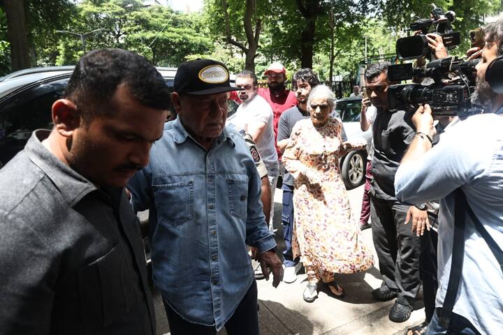 Salman Khan's parents Salim and Salma Khan came with their son Sohail Khan.