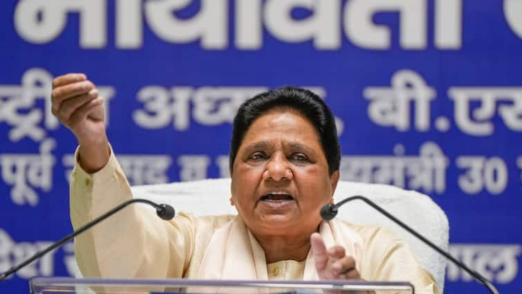 BSP Chief Mayawati reaction on Congress leader Rahul Gandhi Reservation clarification UP Politics: राहुल गांधी की सफाई पर मायावती बोलीं- 'अगर इनकी नीयत साफ होती तो...'