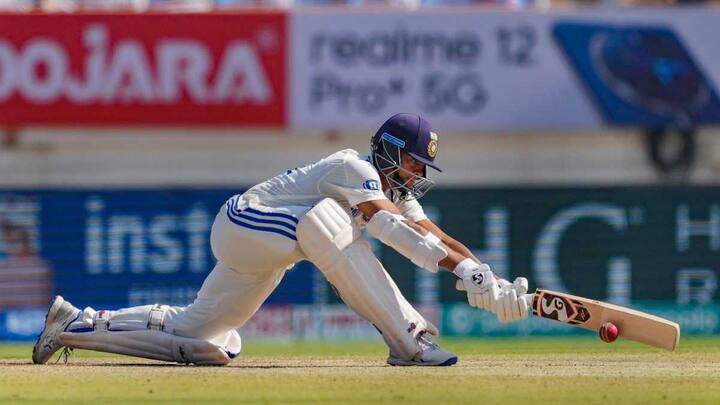 यशस्वी जयसवाल नंबर छह पर पहुंच गए हैं. उन्हें एक स्थान का फायदा मिला है. यशस्वी को बांग्लादेश के खिलाफ होने वाली सीरीज के लिए टीम इंडिया में जगह मिली है.