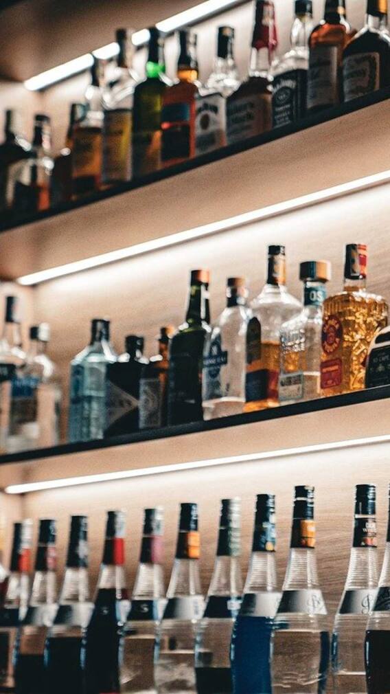 भारत में कहां से आती है अरबों रुपये की शराब?