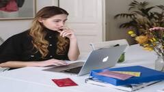 લાંબા સમય સુધી ખુરશી પર બેસીને કામ કરતા હોવ તો સાવધાન, આ અંગોને થઇ રહ્યું છે નુકસાન