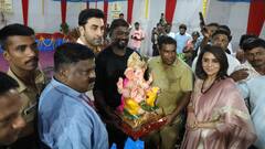 Ranbir Kapoor, Neetu Singh Perform Aarti, Do Ganpati Visarjan In Mumbai; See Pics