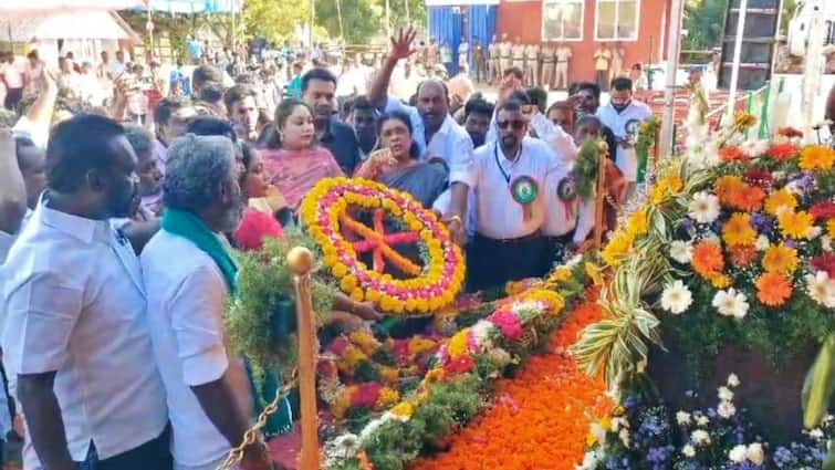 Immanuel Sekaran Are there so many arrangements for Emmanuel Sekaran Guru Puja Police work on security ராமநாதபுரம் இம்மானுவேல் சேகரன் குருபூஜையில் இவ்வளவு ஏற்பாடுகளா? - பாதுகாப்பு பணியில் போலீஸ் கெடுபிடி !