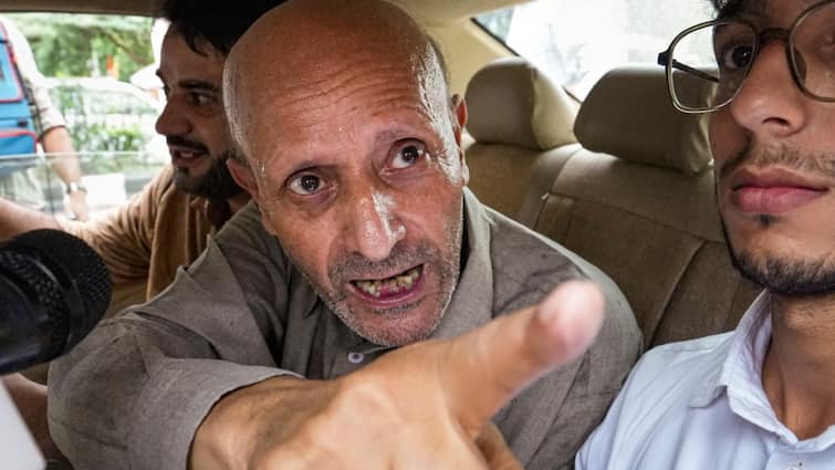 Engineer Rashid Walks Out Of Tihar Jail Vows To 'Fight Against Modi's Narrative Of Naya Kashmir video Engineer Rashid Walks Out Of Tihar Jail, Vows To 'Fight Against Modi's Narrative Of Naya Kashmir': WATCH