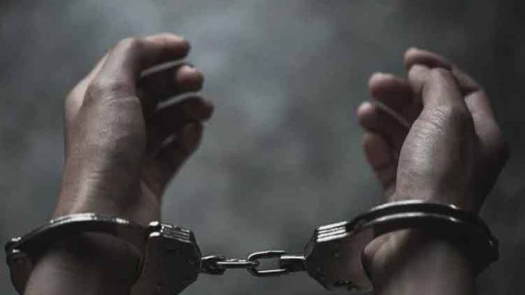 பென்சில் கொடுக்கல் வாங்கலில் தகராறு - சக மாணவனை அரிவாளால் வெட்டிய 8ம் வகுப்பு மாணவன்!