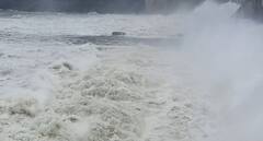 Kadana Dam Photos: મહીસાગર પરનો કડાણા ડેમ ફૂલ, પાણી છોડવા 21 ગેટ ખોલાયા, 106 ગામો પણ ખતરો...