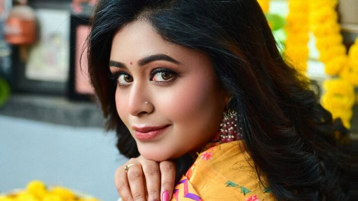 ঋতাভরী আরও লিখেছেন,'এই কমিটি তৈরি হবে প্রাক্তন বিচারপতি থেকে শুরু করে চিকিৎসক ও মানসিক দিক নিয়ে কাজ করা কর্মীদের নিয়ে। তাঁরা টলিউডে অভিনেতা অভিনেত্রীদের যে কোনও রকম শারীরিক বা মানসিক হেনস্থার শিকার হলে তা নিয়ে নিরপেক্ষভাবে রিপোর্ট গঠন করতে পারবেন'