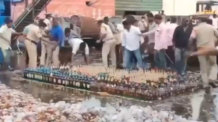 drunkards group attempted to loot Rs 50 lakh worth of seized liquor while destroying it in Guntur Andhra Pradesh Viral News: లిక్కర్‌ బాటిళ్లు ధ్వంసం చేస్తుంటే పోలీసులను నెట్టేసి బాటిళ్లు ఎత్తుకెళ్లిన మద్యం ప్రియులు