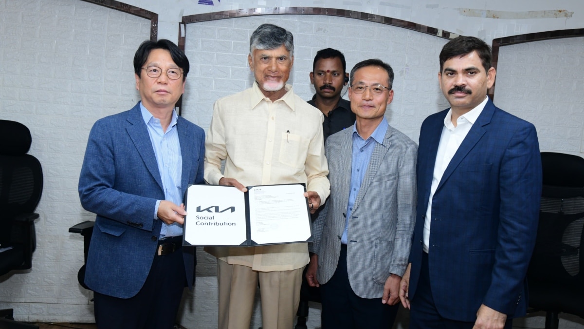 AP Floods Donation: వరద బాధితులకు భారీ విరాళాలు, నేడు అత్యధికంగా రూ. 10.61 కోట్ల చెక్కు చంద్రబాబుకు అందజేత