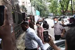 Malaika Arora Father Anil Arora passed Away : वडिलांच्या निधनाने खचली मलायका, सात्वंन करण्यास पोहचले सलीम खान, अर्जुन कपूर; पाहा फोटो...