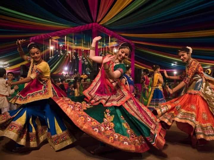 Know these rules before going to play garba in party plots in Rajkot otherwise you will not get entry Navaratri 2024: રાજકોટમાં પાર્ટી પ્લોટમાં ગરબા રમવા જતાં પહેલા આ નિયમો જાણીએ લો, નહિ તો નહિ મળે પ્રવેશ