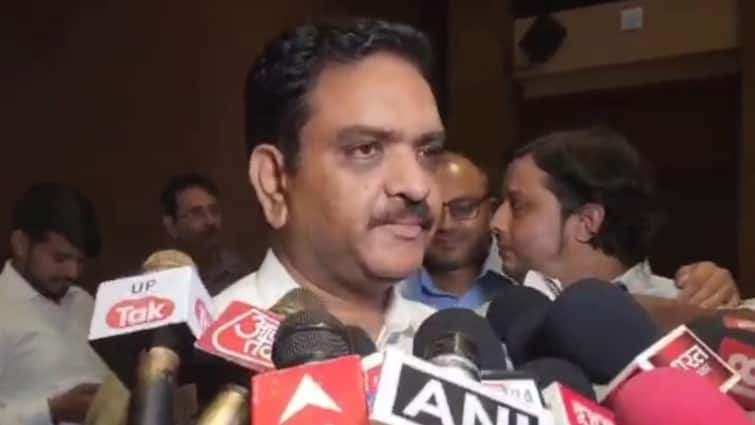 Agra News up minister Asim Arun attacked on samajwadi party chief akhilesh yadav ann UP Politics: मंत्री असीम अरुण का अखिलेश यादव पर बड़ा हमला, कहा- 'गलती होगी तो सजा मिलेगी'