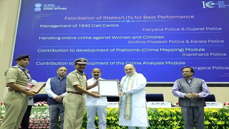 Cyber ​​Cell of Gujarat Police was awarded for outstanding performance Gujarat Police: સાયબર સુરક્ષા હેલ્પલાઈનમાં ગુજરાત પોલીસ મોખરે, કેન્દ્રીય ગૃહમંત્રી અમિત શાહના હસ્તે મળ્યો વિશેષ એવોર્ડ