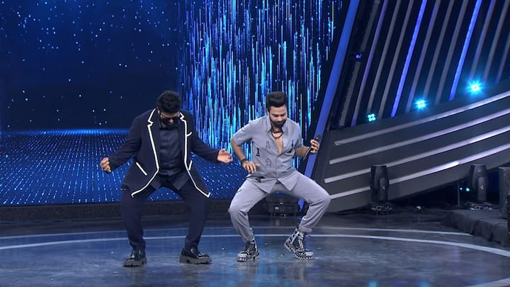 వీణ స్టెప్ అంటే తెలుగు ప్రేక్షకులకు ఏం సందేహం లేకుండా గుర్తుకు వచ్చేది మెగాస్టార్ చిరంజీవి. 'ఇంద్ర' సినిమాలోని 'దాయి దాయి దామ్మా' పాటలో ఆయన వేసిన వీణ స్టెప్ అంత పాపులర్ మరి.