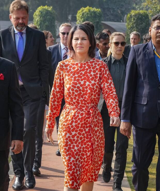 जर्मनी की फॉरेन मिनिस्टर ने यह भी कहा कि जो उन्होंने भारत में देखा वैसा जर्मनी में होना असंभव है. हमने इसे बहुत ध्यान से देखा और जर्मनी की डिजिलाइजेशन के क्षेत्र की गति के साथ तुलना भी की.