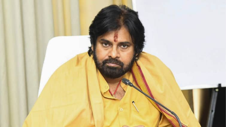 Andhra Pradesh: JanaSena Activists Clash Over Image On Ganesh Chaturthi Banner In Machilipatnam Andhra Pradesh: JanaSena Activists Clash Over Image On Ganesh Chaturthi Banner In Machilipatnam