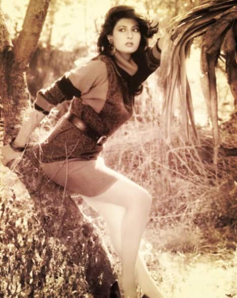 हिंदी सिनेमा की इस फिट और खूबसूरत अदाकारा का नाम है संगीता बिजलानी. संगीता का जन्म 9 जुलाई 1960 को मुंबई में हुआ था. अब वे 64 साल की हो चुकी हैं.