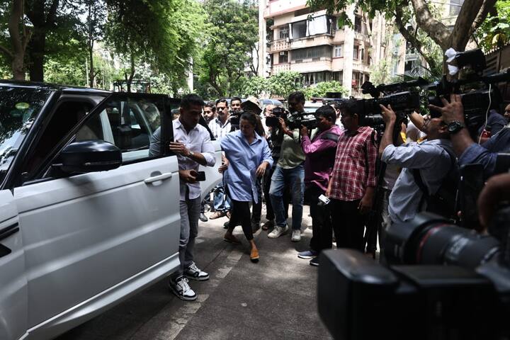 Malaika's sister Amrita Arora was also clicked as he reached her father's residence.