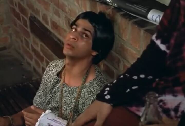 सुपरस्टार के फैंस ने इस क्लिप को देखरर उनके एक्टिंग स्किल की खूब सराहना की है. यह फिल्म शाहरुख खान के एक्टिंग करियर की शुरुआत थी, यह उनके शो फौजी बनाने से पहले ही टीवी पर आ गई थी.