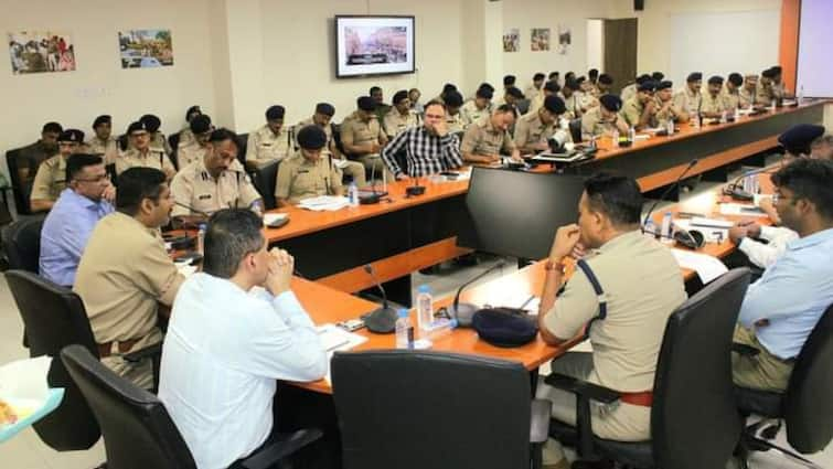 Bhopal Police Special Plan regard Security in Festive Season and Ganesh Utsav 2024 ANN Bhopal News: भोपाल पुलिस ने फेस्टिव सीजन के लिए बनाया प्लान, अब गड़बड़ी करने वालों की खैर नहीं