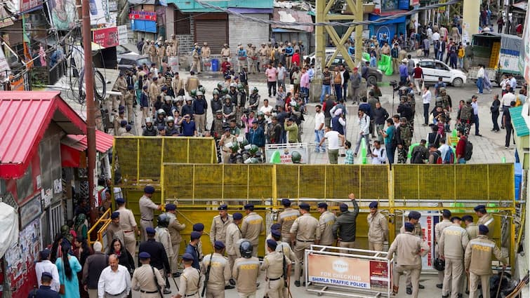 Shimla Mosque Protest Police Barricade Pulled Down Despite Heavy Deployment Lathi Charge Water Cannon Shimla Mosque Protest Intensifies As Police Barricade Pulled Down Despite Heavy Deployment: WATCH