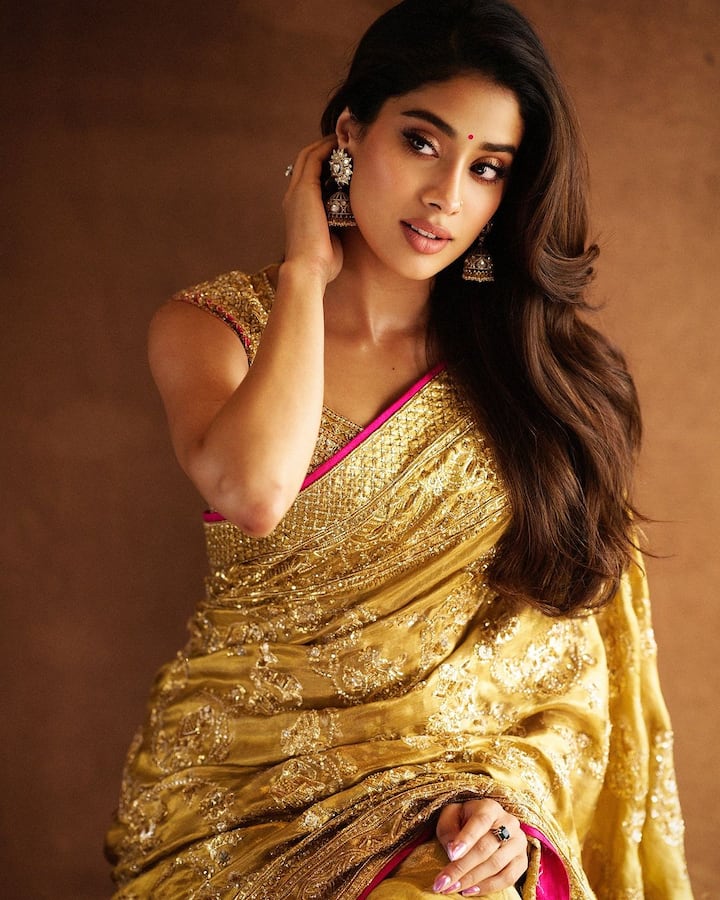 ‘దేవర‘ సినిమా తనకు చాలా ప్రత్యేకమైన మూవీ అని చెప్పిన జాన్వీ, జూనియర్ ఎన్టీఆర్ కు పెద్ద ఫ్యాన్ ను అయ్యానని చెప్పింది. Photo Credit: Janhvi Kapoor/Instagram