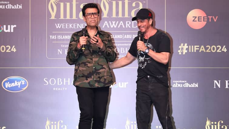 Shah Rukh Khan Roasts Karan Johar Over Hosting At IIFA Event Netizens Praise His Wit See Video Shah Rukh Khan Wins Netizens' Hearts For His Wit As He Roasts Karan Johar Over Hosting: 'Picture Bhi Bana...'