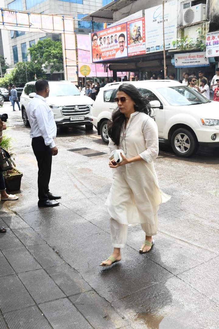 Mini Mathur, who was a VJ with Malaika on MTV, also came to pay condolence to the family.