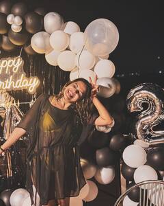 Mitali Mayekar : ब्लॅक ब्युटी! मितालीच्या वाढदिवसाच्या हॉट फोटोंनी वेधलं लक्ष