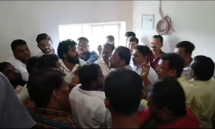 Supporters of MLA Raj Singha and LB Singh got into a fight over this issue. The argument started with a verbal spat and escalated to pushing and shoving. The dispute escalated in no time. During this, BJP state unit in-charge Kislay Tiwari, who was present there, intervened and pacified the matter.