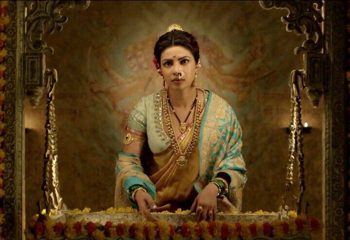 बाजीराव मस्तानी में प्रियंका चोपड़ा को अहम किरदार में कास्ट किया गया था. लेकिन जैसे ही फिल्म की शूटिंग शुरू हुई प्रियंका चोपड़ा संजय लीला भंसाली के शूटिंग स्टाइल से महज तीन ही दिनों में परेशान हो गई थीं.