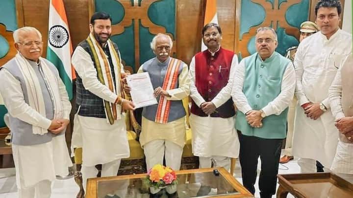 बीजेपी में टिकट बंटवारे के साथ ही अंदरूनी कलह की खबरें हैं. विधानसभा चुनाव जैसे ही नजदीक आ रहा है, वैसे ही बीजेपी में सब कुछ ठीक नहीं लग रहा है