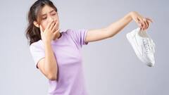 Shoe Odor: অন্যের অস্বস্তির কারণ হবেন না, জুতোর দুর্গন্ধ দূর করুন সহজ উপায়ে