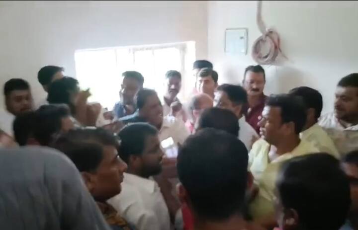 Actually, a meeting was organised in the district party office to seek opinion for the BJP candidate in the Dhanbad assembly elections. LB Singh reached the BJP office as a contender for the ticket. LB Singh is a coal businessman by profession and is the owner of AT Devprabha Outsourcing.