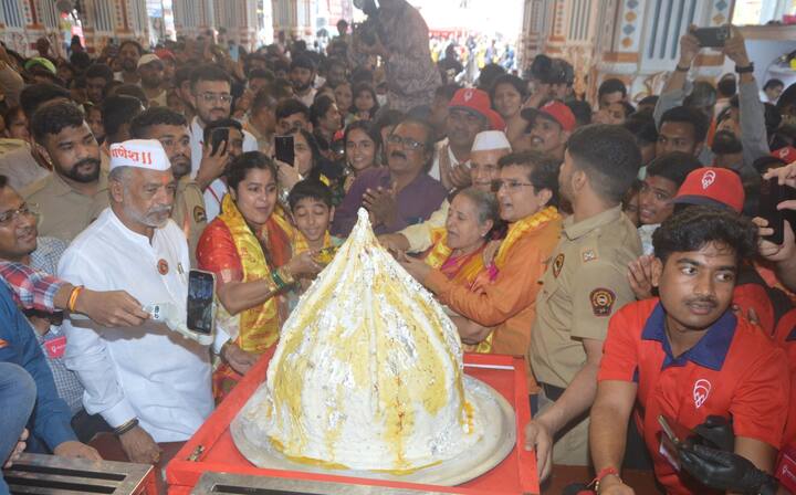 तसेच याकरता 10 कारागिरांनी मेहनत घेतली आहे.