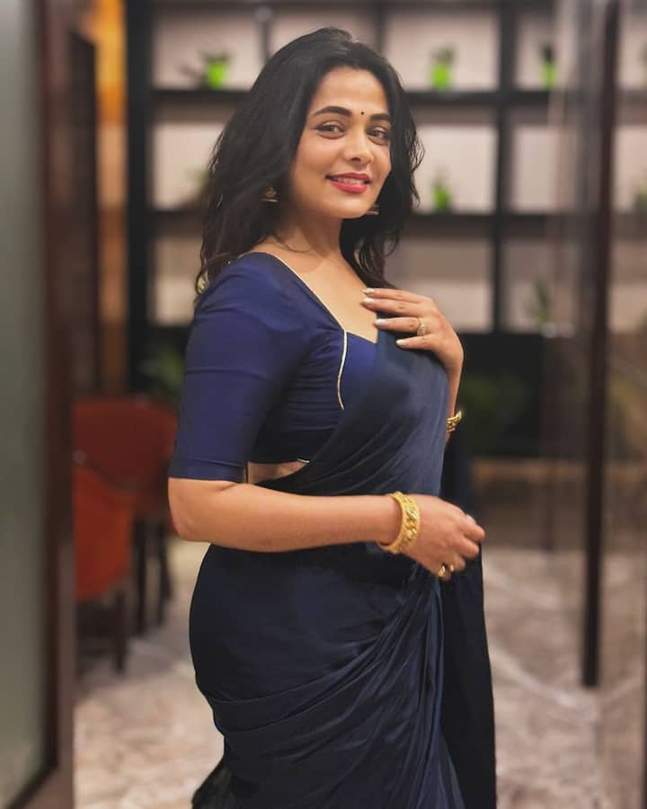 तिच्या दिलखेच अदांनी साऱ्यांचच लक्ष वेधून घेतलंय.