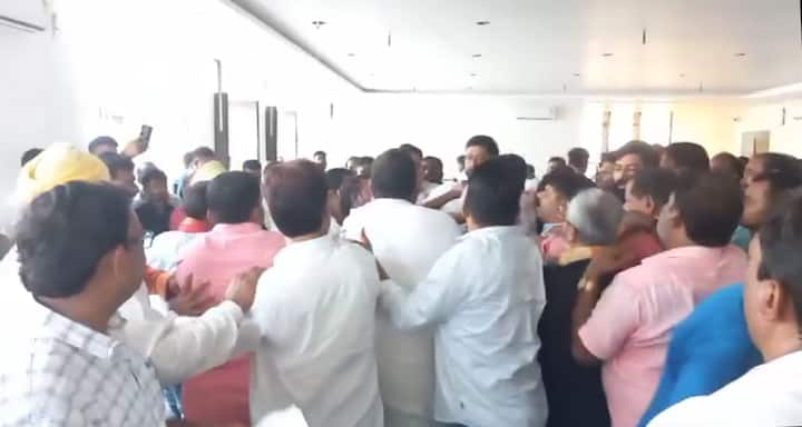 When they protested, they were beaten up and threatened. Raja Sinha has been elected MLA from Dhanbad constituency twice on BJP ticket. Before the assembly elections, BJP has decided to conduct opinion poll for the selection of candidates in the entire state.