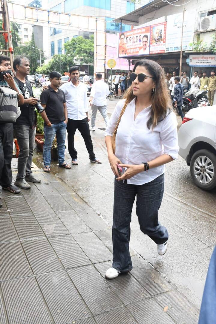 Aditi Govitrikar was also present at the last rites.