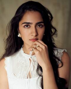 Rukmini Vasanth: ట్రెండీ, ట్రెడిషనల్..ఏ లుక్ అయినా 'సప్త సాగరాలు దాటి' చేరుకోవాలి అనిపించేంత అందం రుక్మిణి సొంతం!