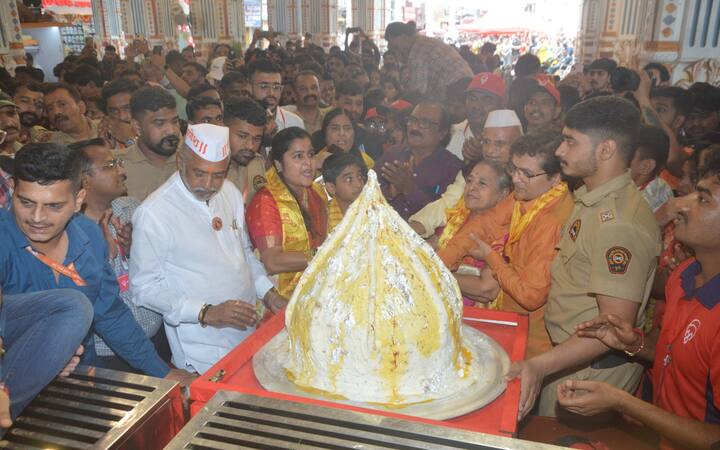 मोदक आईस्क्रीम उत्सवमंडपात उपस्थित तब्बल 700 गणेशभक्तांना प्रसाद म्हणून देण्यात आले.