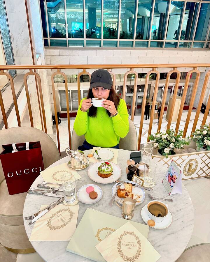 याशिवाय, ती सोशल मीडियावर खूप सक्रिय आहे आणि तिच्या आरोग्याशी संबंधित अपडेट्स तिच्या चाहत्यांसोबत शेअर करत असते.