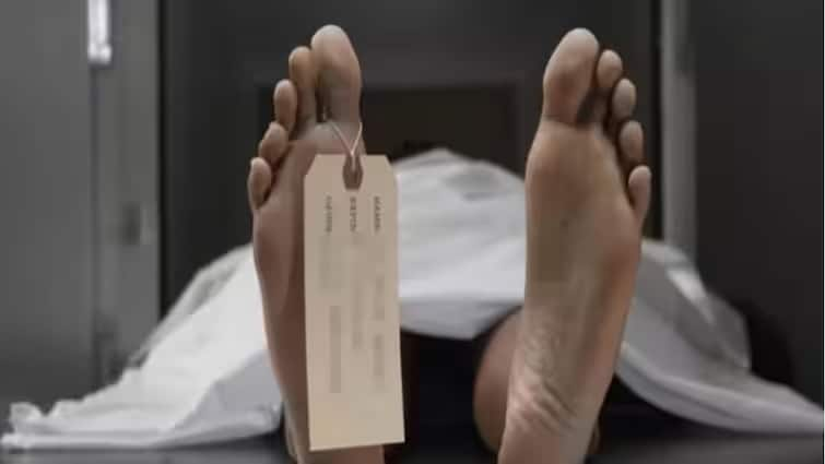 Nashik women dead body has been waiting for cremation for fifteen days Maharashtra Marathi News मृत्यूनंतरही यातना संपेना... महिलेचा मृतदेह पंधरा दिवसांपासून अंत्यसंस्काराच्या प्रतीक्षेत