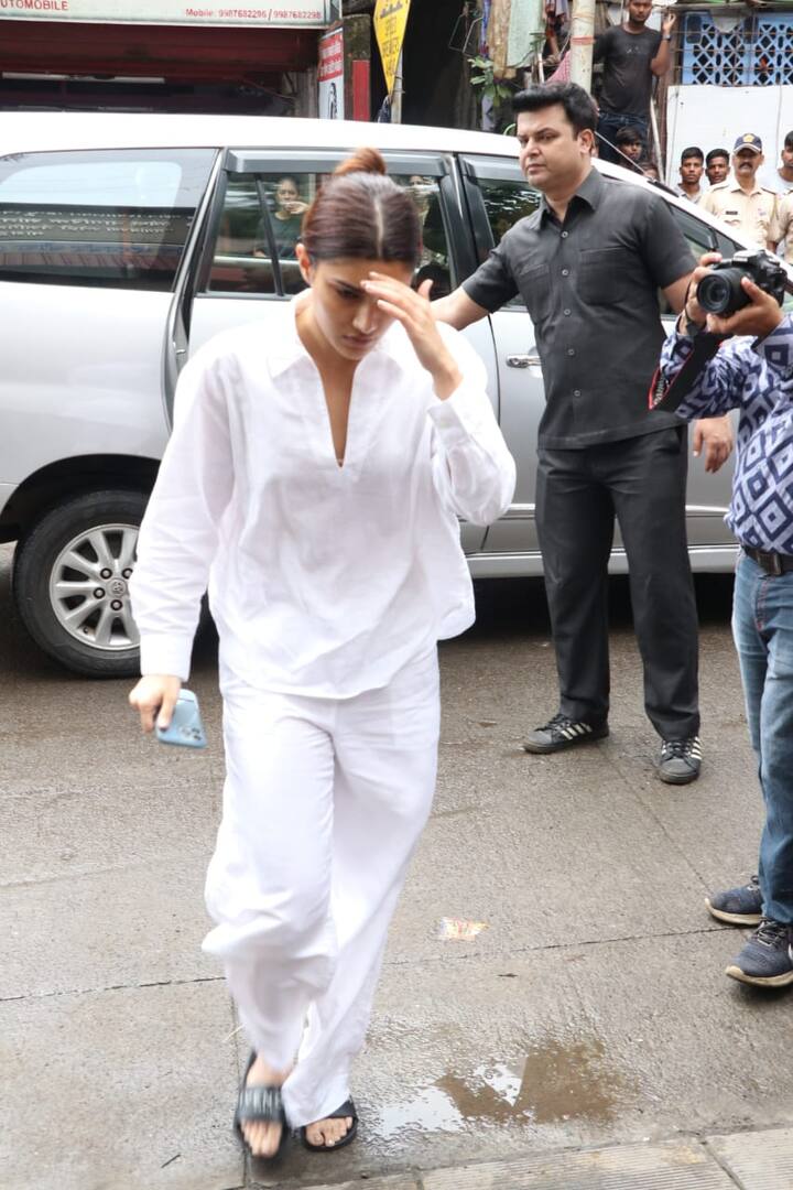 Alvira's daughter Alizeh Agnihotri also came to pay last respect.