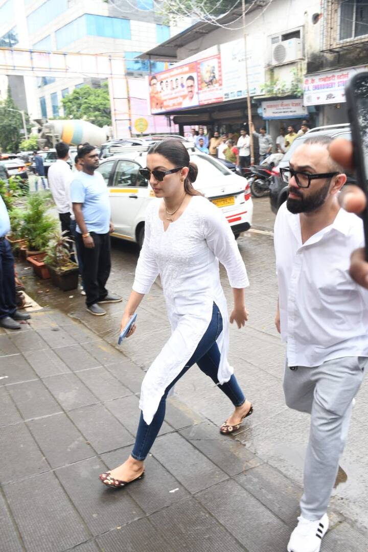 Gauahar Khan was also seen arriving to offer her condolences.