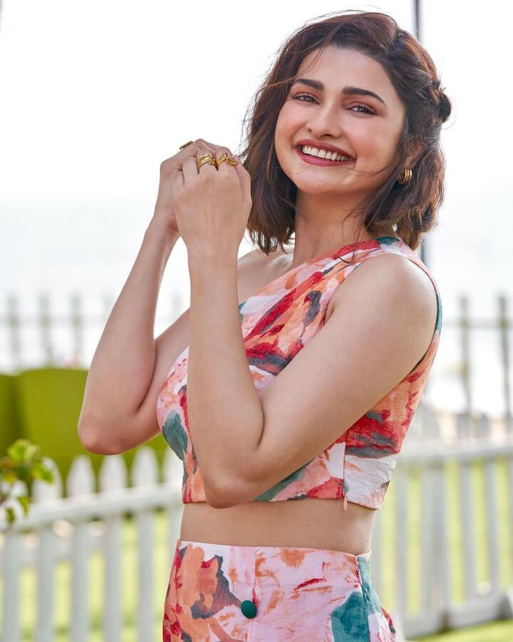 वहीं रिपोर्ट्स के अनुसार प्राची अब एक फिल्म के लिए करीब 1 से 2 करोड़ रुपए की भारी भरकम फीस लेती हैं.