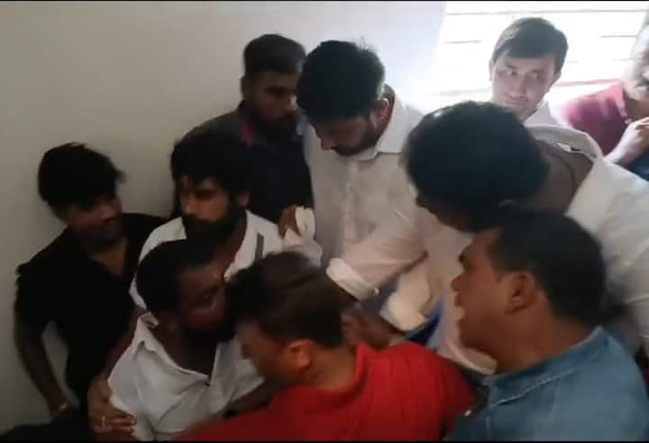 This debate which started on a minor issue turned into a scuffle. There was a ruckus between the two groups for a long time. During the program, the commotion increased and the situation went out of control. A heated debate and mutual differences emerged between the party workers and the local leaders.