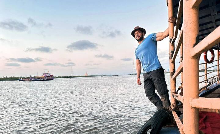 एक्टर ने कहा कि, ‘ईद और राखी पर दोनों बहनों की वजह से काफी खर्चा हो जाता है. उनकी वजह से बहुत फटका लगता है मुझे.’