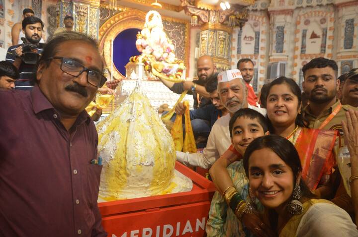 मेरिडियन आइस्क्रीमच्या नांदेड सिटी येथील फॅक्टरीमध्ये तब्बल 7 दिवस हे मोदक आईस्क्रीम तयार करण्याचे काम सुरु होते.